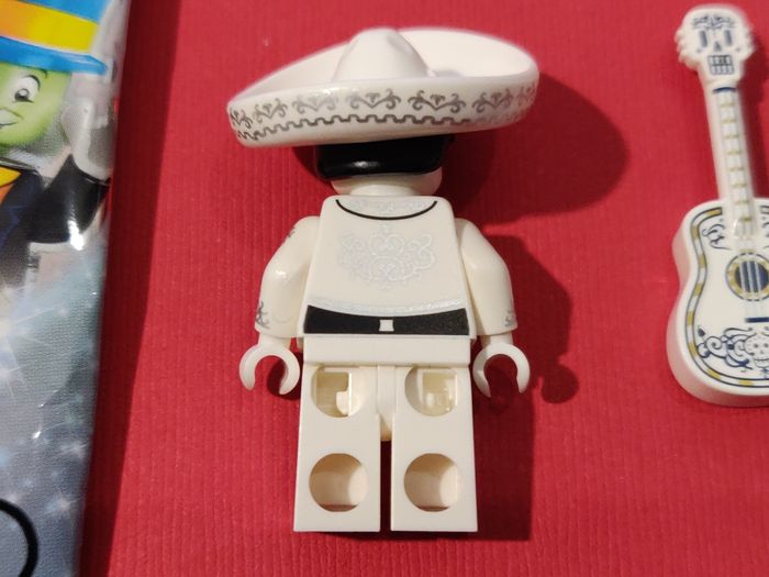 Minifig Lego Coco - Ernesto de la Cruz - Disney 100 ans - Parfait État - avec sachet - Lego Original - photo numéro 5
