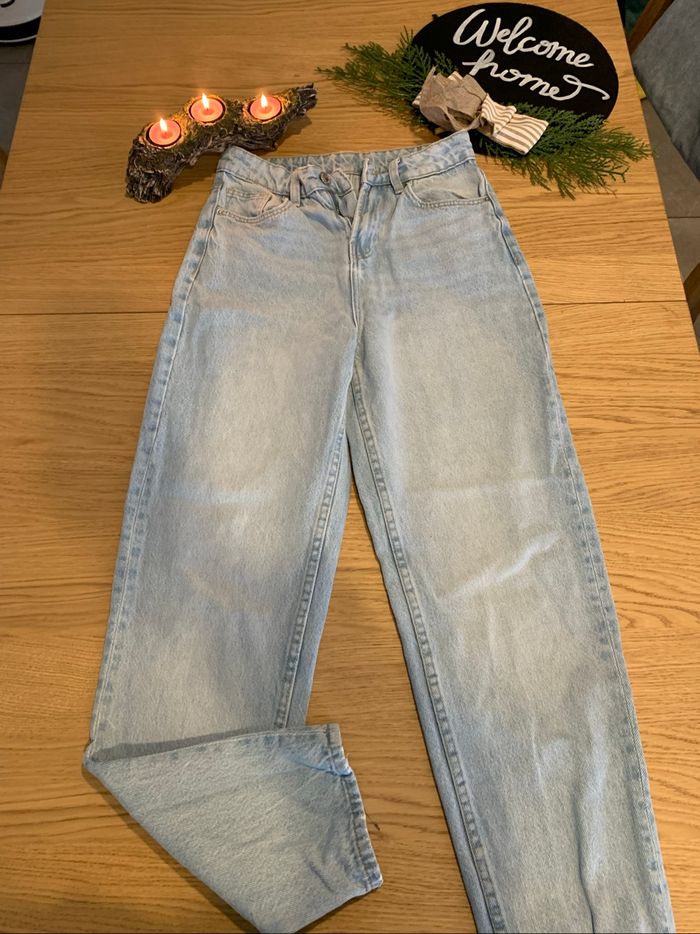 Jean évasé Bershka, taille 32.