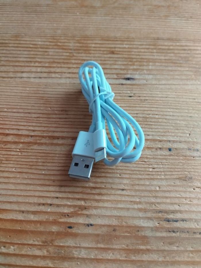 🌟 Câble USB Lightning pour iPhone - Neuf, Jamais Utilisé 🌟