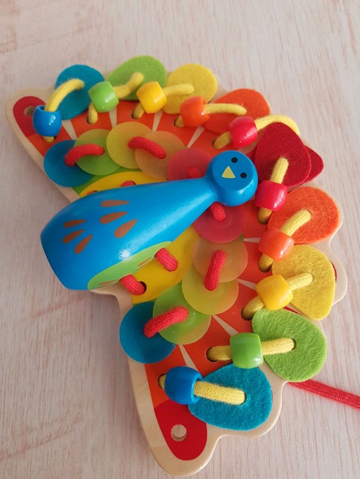 Lacing peacock jeu de laçage en bois Hape - photo numéro 20