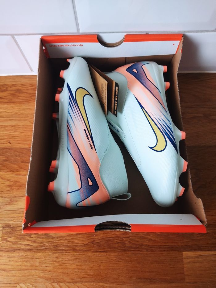 Crampons Nike T 36.5 - photo numéro 6