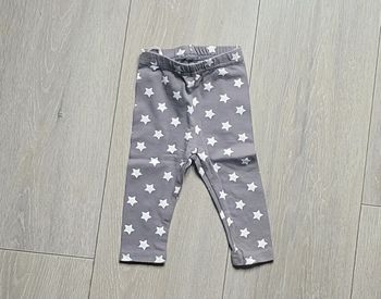 Leggings gris à etoile blanc. Fille 6 mois