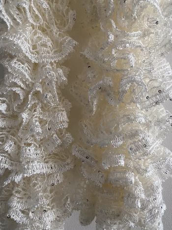 Écharpe blanche a paillettes