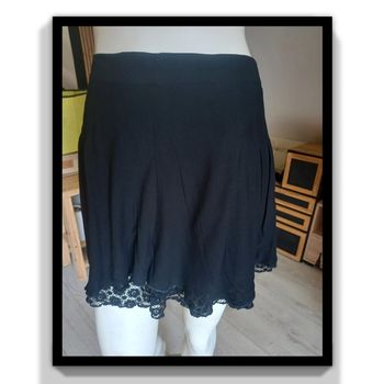 Jolie jupe/dentelle Taille 38
