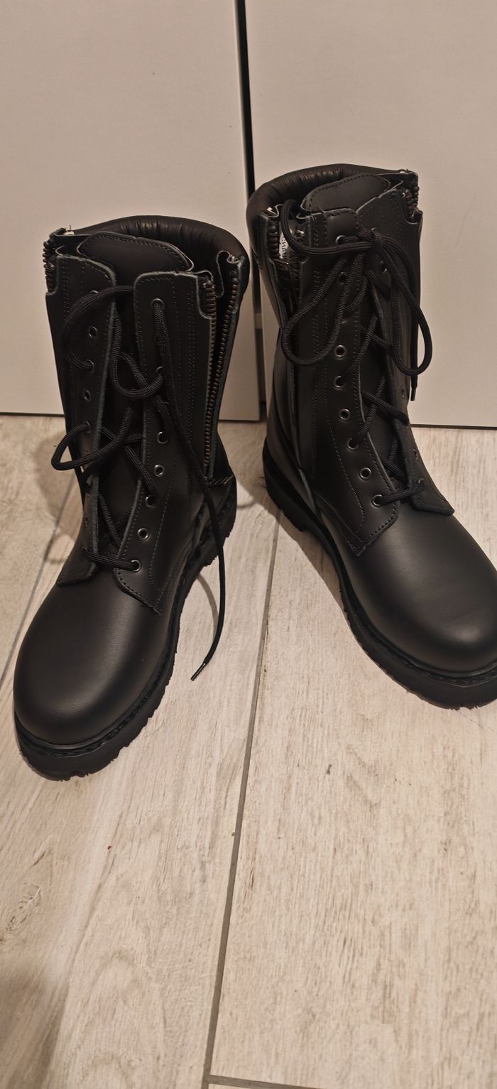 chaussures rangers neuves