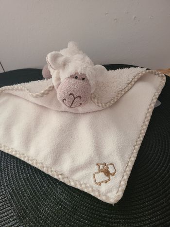 Jomanda doudou mouton ecru mouchoir peluche agneau mouchoir