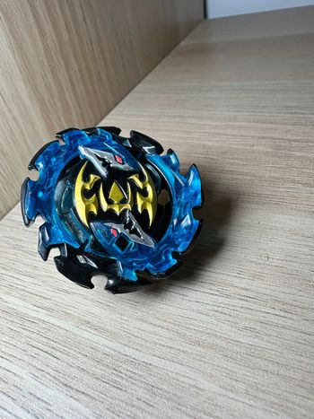 Toupie beyblade forneuse f4