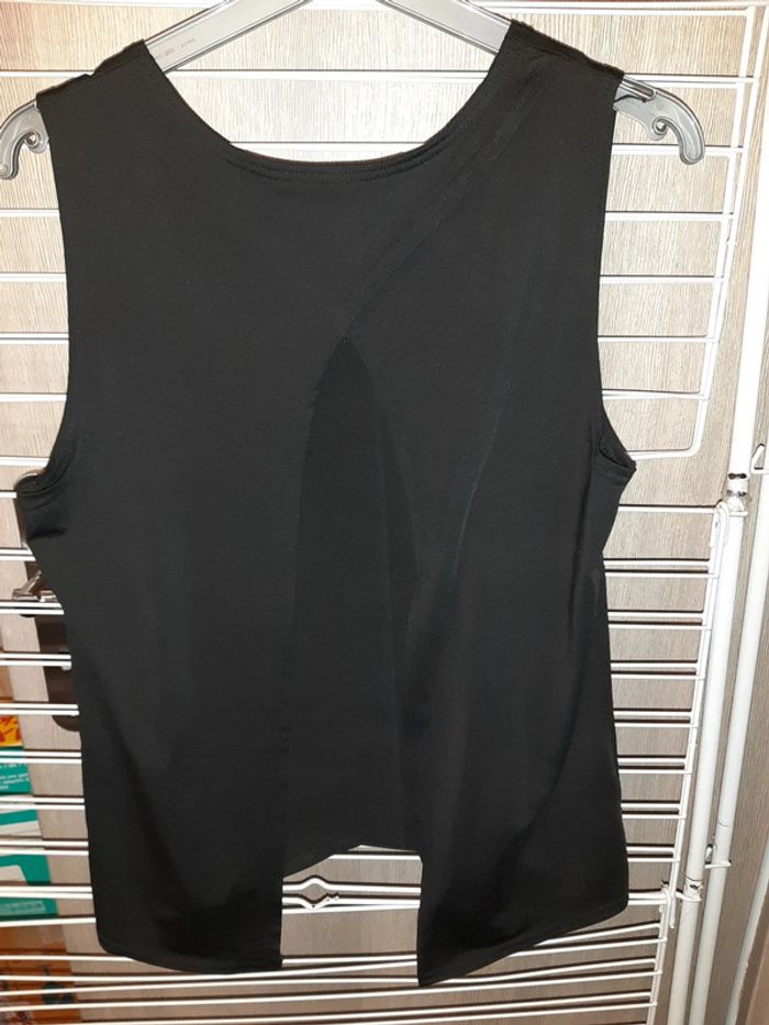 Top noir ouvert à l'arrière 42 - photo numéro 2