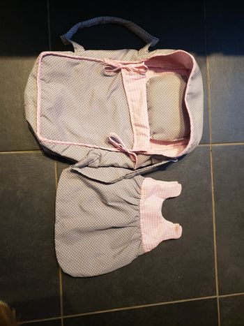 Lit poupée et sa gigoteuse