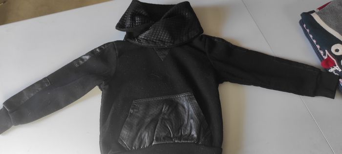 Pull noir moderne coton et simili