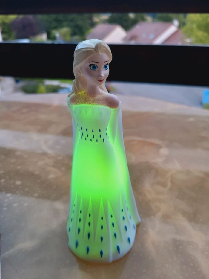 Figurine lumineuse La reine des neiges - photo numéro 4