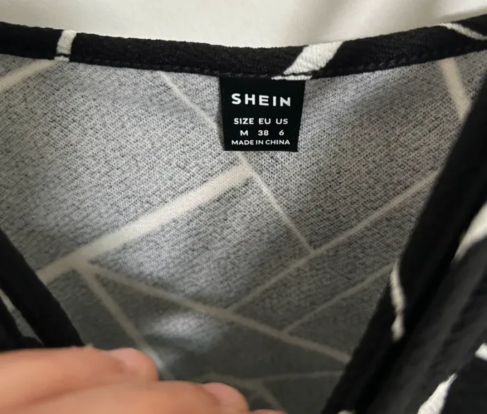 Jolie haut noir et blanc femme taille M shein - photo numéro 4