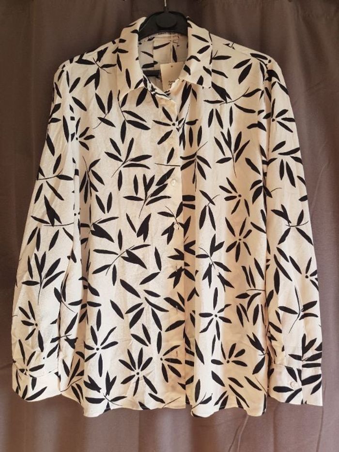 Chemise noire et blanche