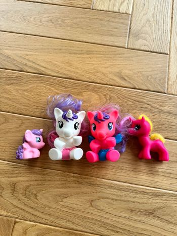 Lot de 2 moyennes/ 2 petites licornes 1,50€ figurines