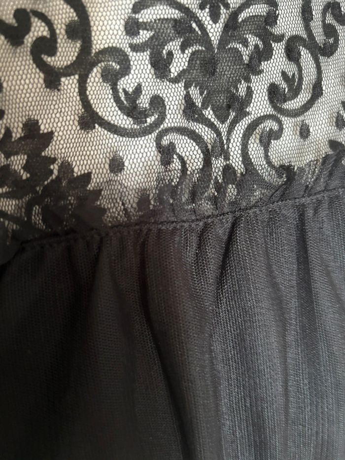 Petite robe noire brodée taille 42 - photo numéro 4