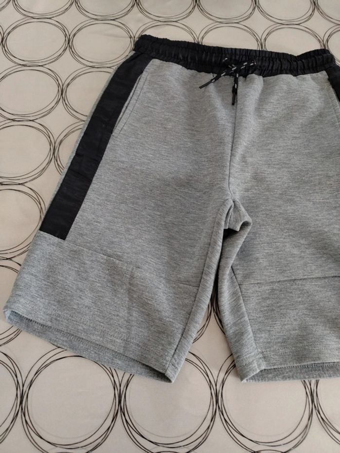 Short 12 ans comme neuf - photo numéro 2