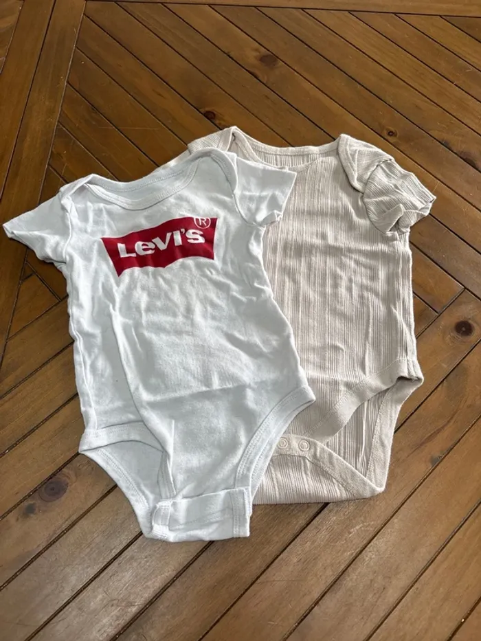 Lot body manches courtes 9 mois