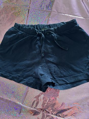 Short fille