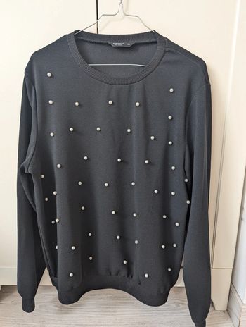 Pull léger noir a perles blanches taille 46