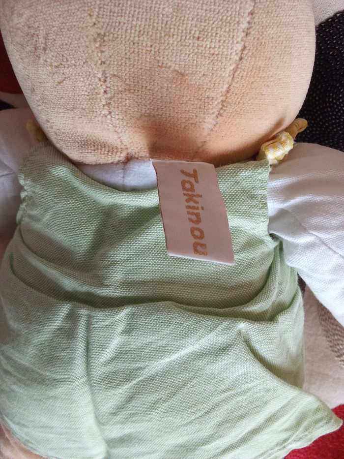 Doudou peluche lapin Takinou beige marron robe verte oiseau brodé vintage ancien tissu vichy jaune blanc intérieur oreilles en posture debout bras blancs lapine  d'occasion - photo numéro 6