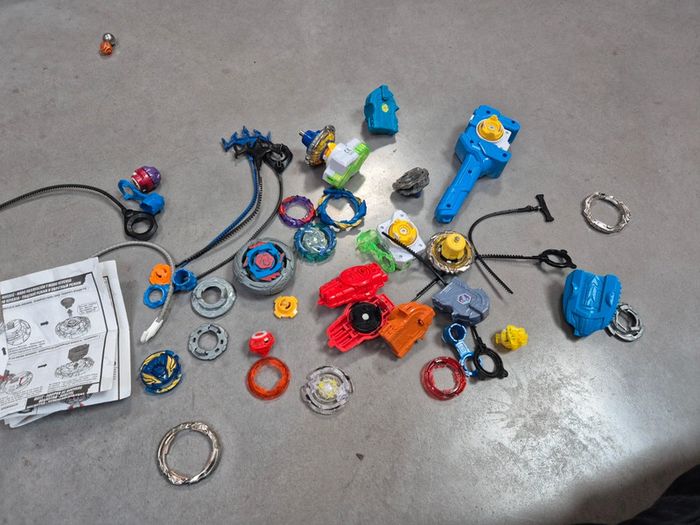 Lot toupies beyblade vrac