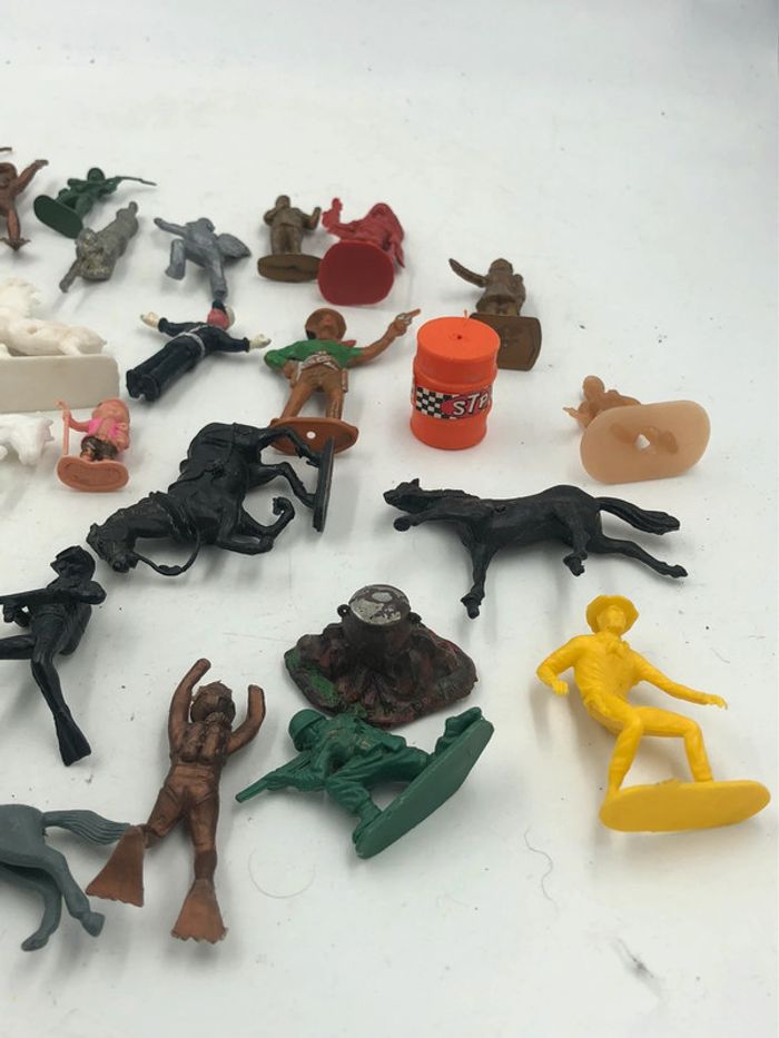 Lot de 39 figurines Soldats Plastiques divers - photo numéro 4