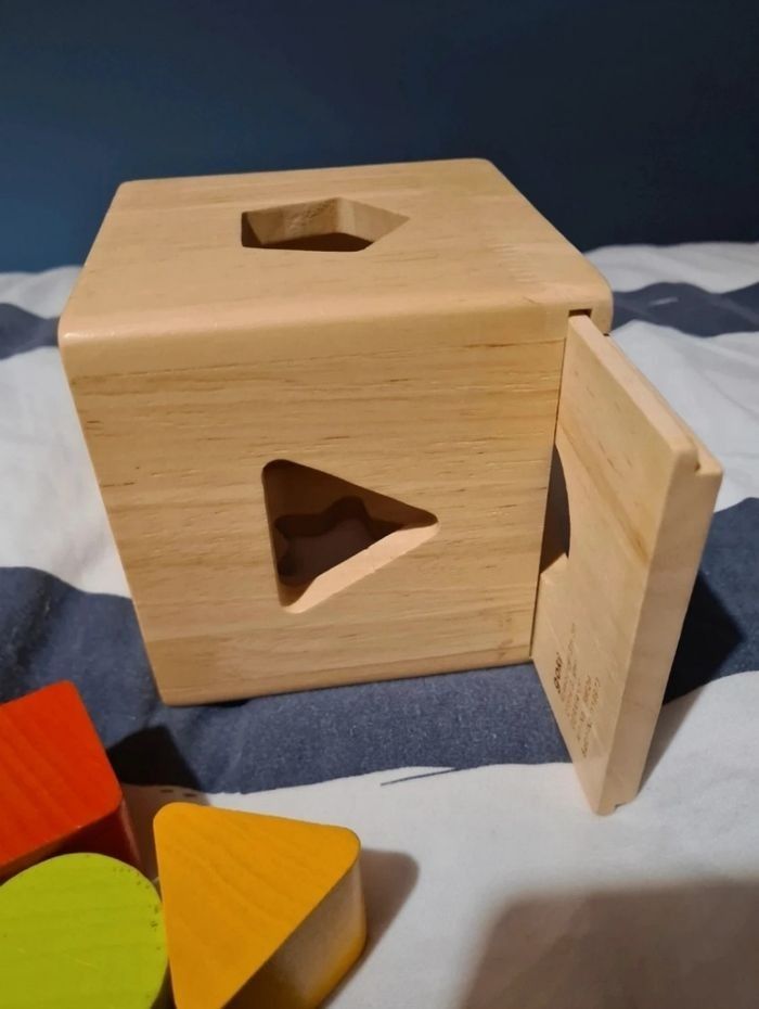 Jeu en bois - a empiler et a encastrer des formes - photo numéro 3