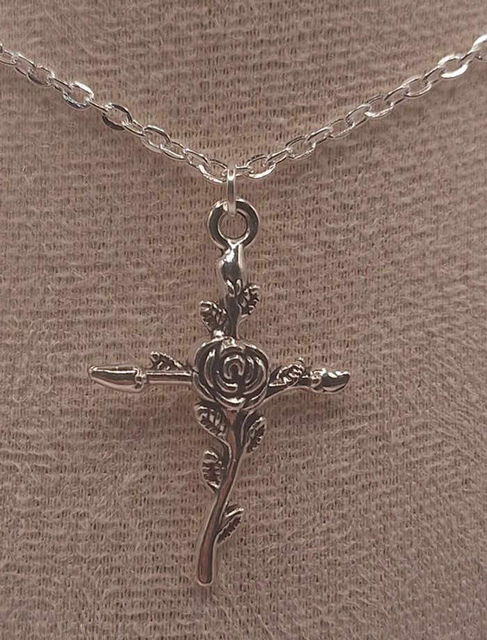 Collier croix rosée - photo numéro 2