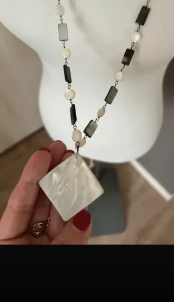 Collier sautoir en perles de nacre