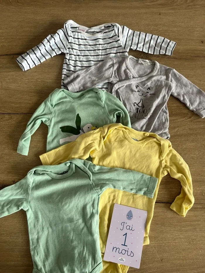 Lot bodies manches longues 1 mois