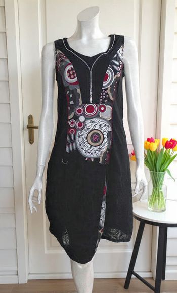 petite robe noire marque Armand Thiery affinités taille 40 avec motifs état neuf