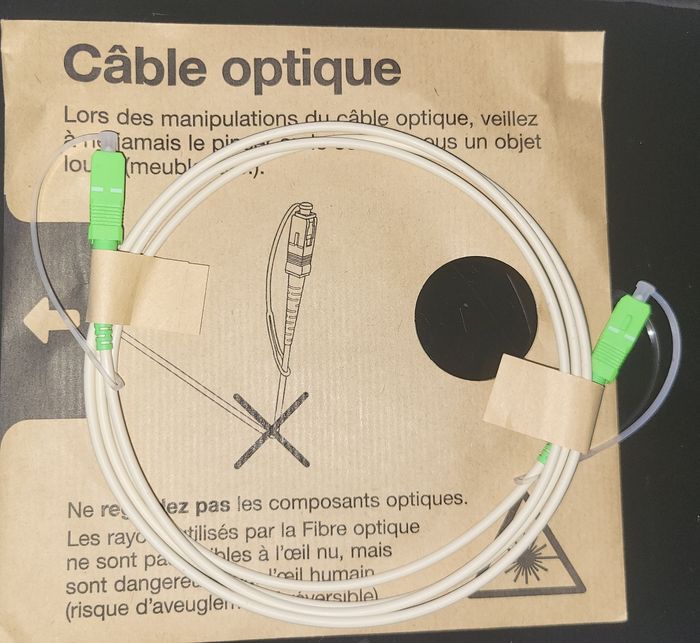 Câble optique raccordement box internet au boîtier fibre 
Etat neuf