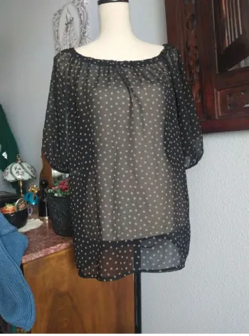 Blouse noire à pois 38