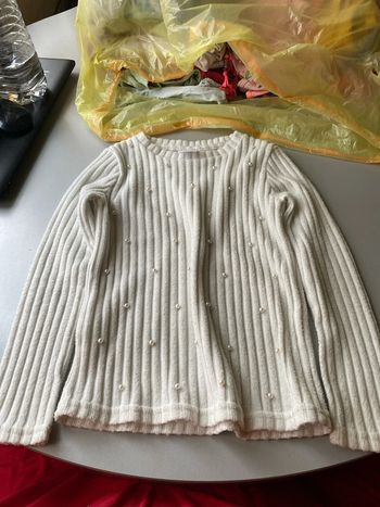 Pulls blanc taille 9 ans mais taille petite