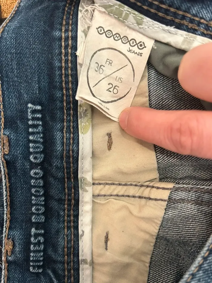Jean troué et délavé - photo numéro 3