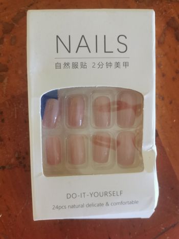 Faux ongles neufs