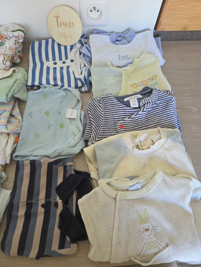 Lot body/ pyjamas 3 mois - photo numéro 3