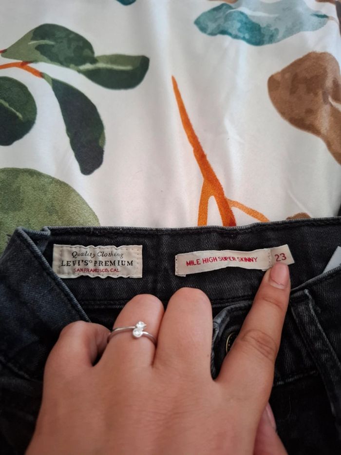 Jeans noir Levi's mile hight super skinny 🥨 - photo numéro 2