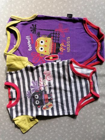 Lot de 2 bodies sans manche- Petit Béguin taille 9mois