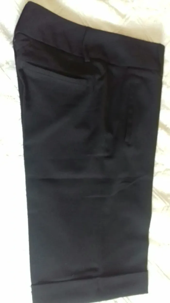 Bermuda/short longueur genoux NEUF forme pantalon costume Jennyfer taille 36 - photo numéro 3
