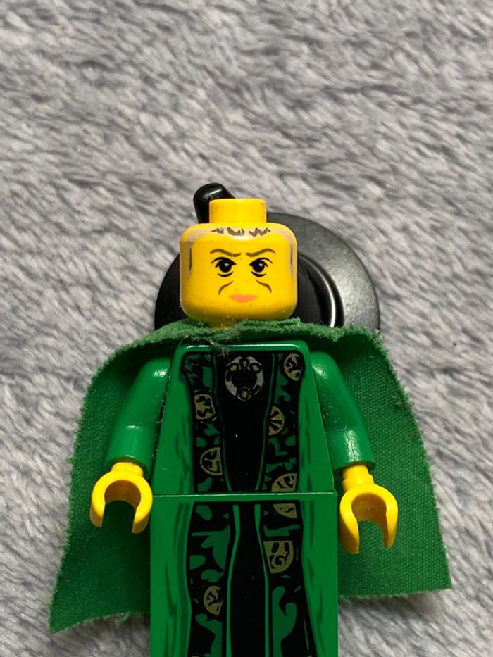 Minifigure lego Harry Potter Chamber of Secrets Professor Minerva McGonagall Green Robe and Cape - photo numéro 10