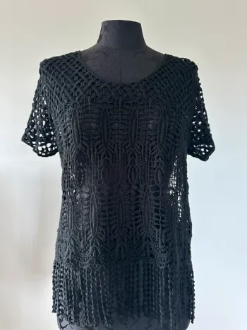 Haut noir crochet