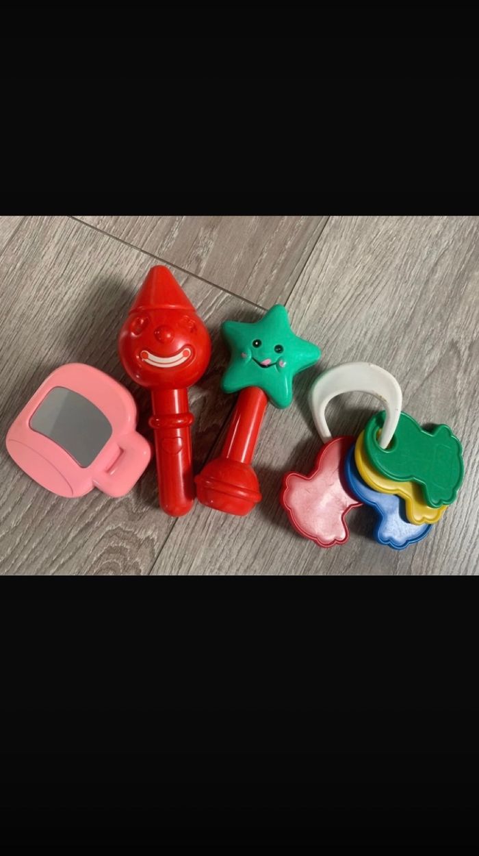 Lot peluches et jouets bébés