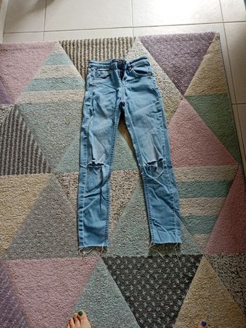 Jean troué pull Bear XS