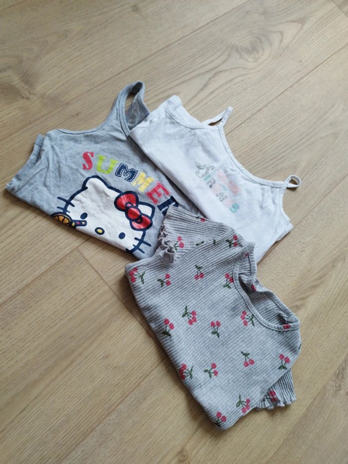 Lot de trois teeshirt manches courtes été fille 4 ans - photo numéro 2