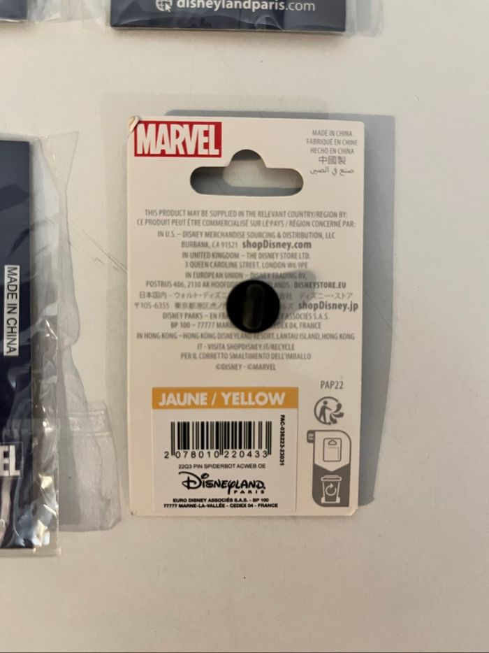 Lot pin’s et lanière Avengers Campus - photo numéro 4