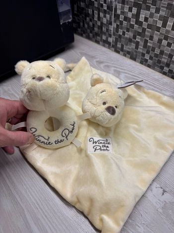 Lot doudou et hochet Winnie l’ourson Disney neuf