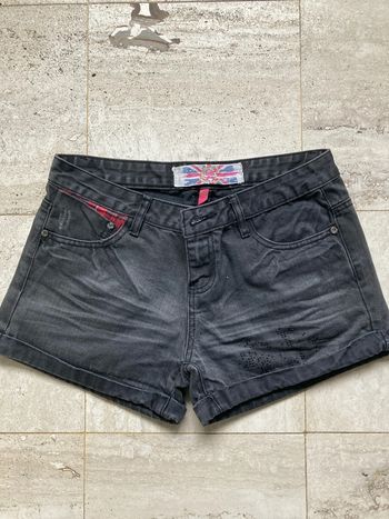 Short noir