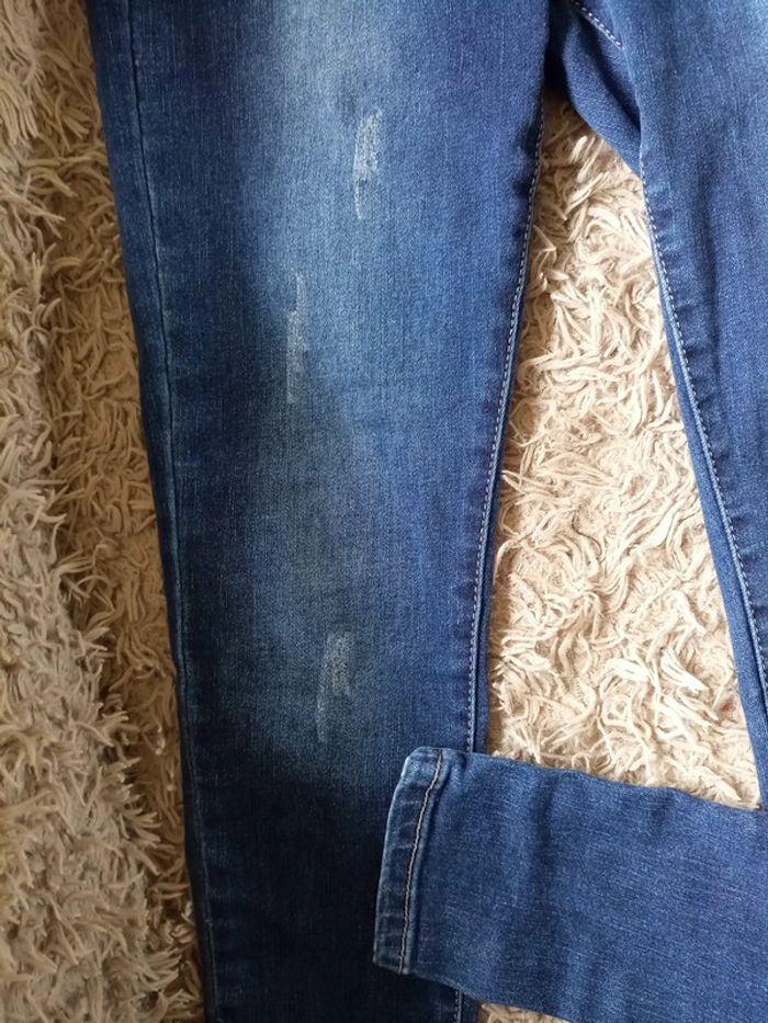 Jeans "troué" femme - photo numéro 4
