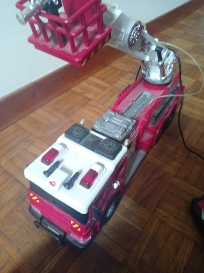 Camion de pompier télécommandé - photo numéro 4